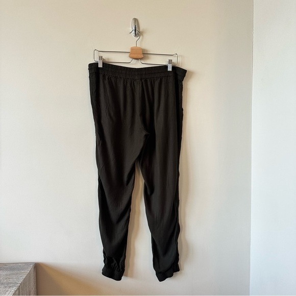 ARITZIA-AZURE Skies “Los Feliz Joggers” In Dark Olive (Size: Medium) - Picture 3 of 12